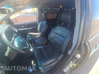 2015 Toyota Sienna SE 8-Passenger 119.3" WB - miniatura 3