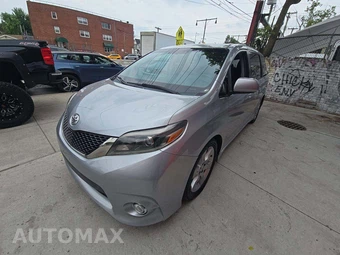 2015 Toyota Sienna SE 8-Passenger 119.3" WB