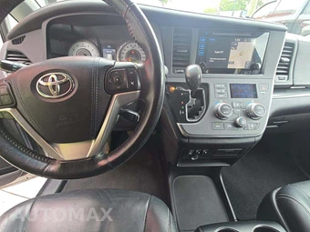 2015 Toyota Sienna SE 8-Passenger 119.3" WB - miniatura 10