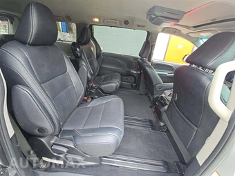 2015 Toyota Sienna SE 8-Passenger 119.3" WB - miniatura 17