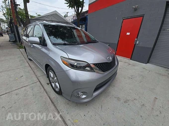 2015 Toyota Sienna SE 8-Passenger 119.3" WB - miniatura 4