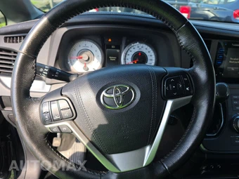 2015 Toyota Sienna SE 8-Passenger 119.3" WB - miniatura 10
