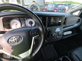 2015 Toyota Sienna SE 8-Passenger 119.3" WB - miniatura 11