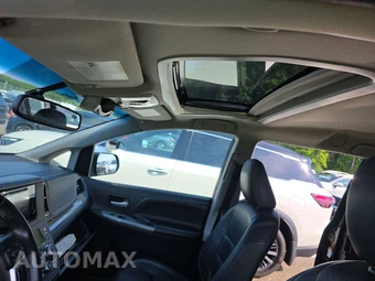 2015 Toyota Sienna SE 8-Passenger 119.3" WB - miniatura 18