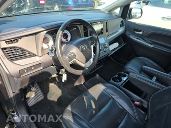 2015 Toyota Sienna SE 8-Passenger 119.3" WB - miniatura 7