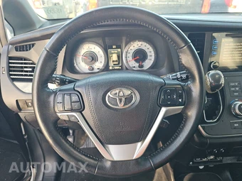 2015 Toyota Sienna SE 8-Passenger 119.3" WB - miniatura 10