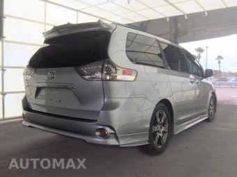 2015 Toyota Sienna SE 8-Passenger 119.3" WB - miniatura 4