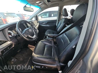 2015 Toyota Sienna SE 8-Passenger 119.3" WB - miniatura 7