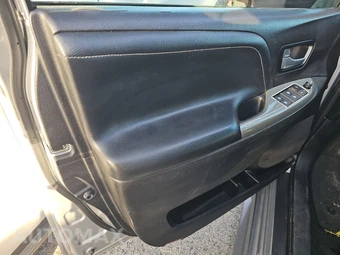 2015 Toyota Sienna SE 8-Passenger 119.3" WB - miniatura 9
