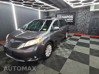 2015 Toyota Sienna XLE 7-Passenger 119.3" WB