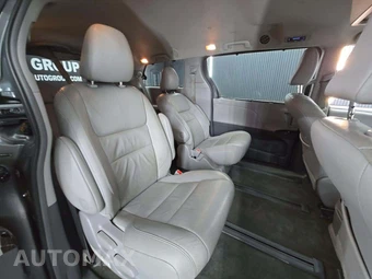 2015 Toyota Sienna XLE 7-Passenger 119.3" WB - miniatura 14