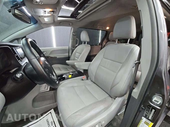 2015 Toyota Sienna XLE 7-Passenger 119.3" WB - miniatura 3