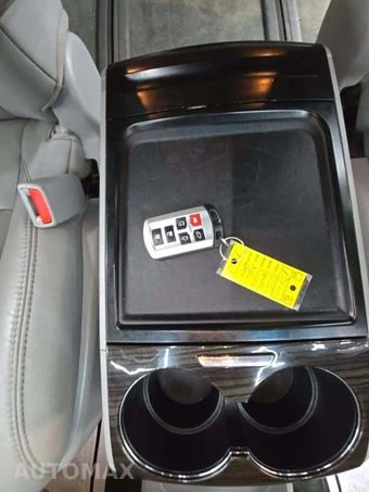 2015 Toyota Sienna XLE 7-Passenger 119.3" WB - miniatura 5