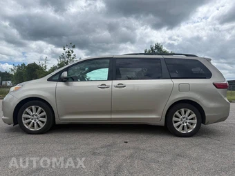 2015 Toyota Sienna XLE 7-Passenger 119.3" WB - miniatura 2