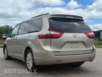 2015 Toyota Sienna XLE 7-Passenger 119.3" WB - miniatura 3