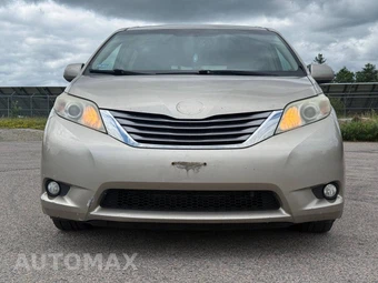 2015 Toyota Sienna XLE 7-Passenger 119.3" WB - miniatura 8