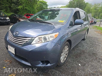 2015 Toyota Sienna XLE 7-Passenger 119.3" WB
