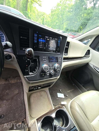 2015 Toyota Sienna XLE 7-Passenger 119.3" WB - miniatura 10