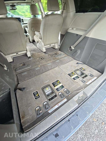 2015 Toyota Sienna XLE 7-Passenger 119.3" WB - miniatura 14
