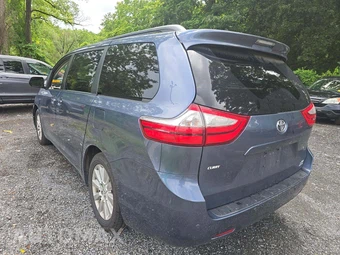 2015 Toyota Sienna XLE 7-Passenger 119.3" WB - miniatura 2