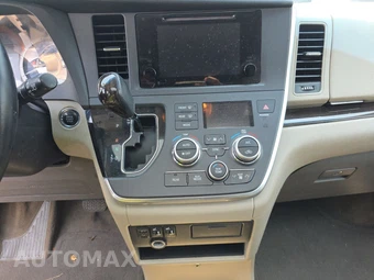 2015 Toyota Sienna XLE 8-Passenger 119.3" WB - miniatura 11