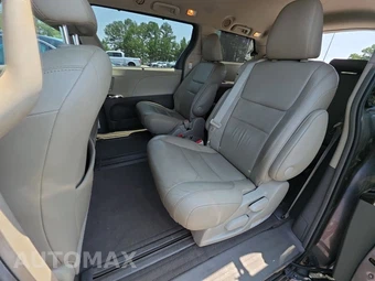 2015 Toyota Sienna XLE 8-Passenger 119.3" WB - miniatura 13