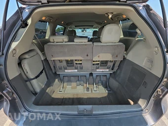 2015 Toyota Sienna XLE 8-Passenger 119.3" WB - miniatura 17