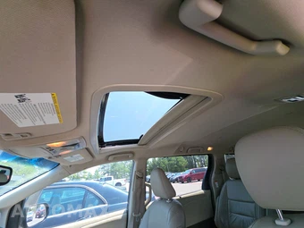 2015 Toyota Sienna XLE 8-Passenger 119.3" WB - miniatura 18