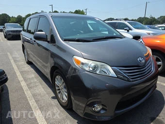 2015 Toyota Sienna XLE 8-Passenger 119.3" WB - miniatura 3