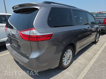 2015 Toyota Sienna XLE 8-Passenger 119.3" WB - miniatura 4