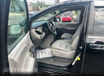 2015 Toyota Sienna XLE 8-Passenger 119.3" WB - miniatura 10