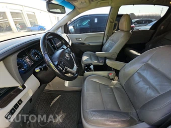 2015 Toyota Sienna XLE 8-Passenger 119.3" WB - miniatura 13