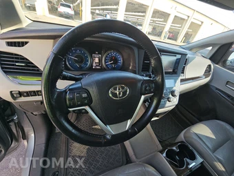 2015 Toyota Sienna XLE 8-Passenger 119.3" WB - miniatura 16