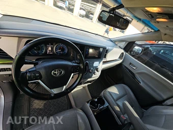 2015 Toyota Sienna XLE 8-Passenger 119.3" WB - miniatura 17