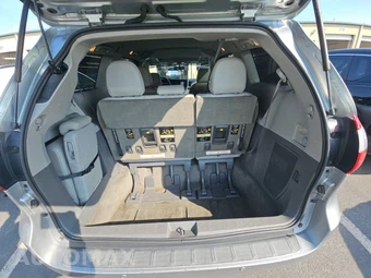 2015 Toyota Sienna XLE 8-Passenger 119.3" WB - miniatura 24