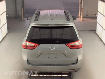 2015 Toyota Sienna XLE 8-Passenger 119.3" WB - miniatura 6