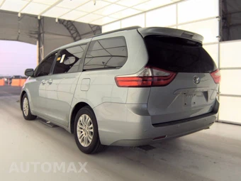 2015 Toyota Sienna XLE 8-Passenger 119.3" WB - miniatura 8