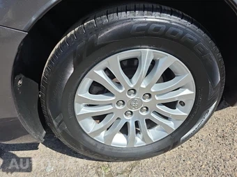 2015 Toyota Sienna XLE 8-Passenger 119.3" WB - miniatura 10