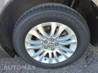 2015 Toyota Sienna XLE 8-Passenger 119.3" WB - miniatura 11
