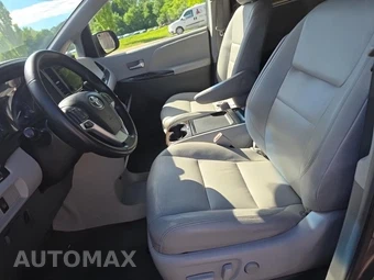 2015 Toyota Sienna XLE 8-Passenger 119.3" WB - miniatura 13