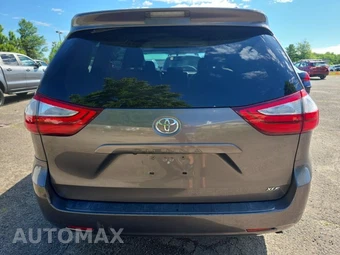 2015 Toyota Sienna XLE 8-Passenger 119.3" WB - miniatura 5