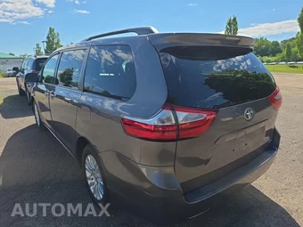 2015 Toyota Sienna XLE 8-Passenger 119.3" WB - miniatura 6