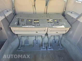 2015 Toyota Sienna XLE 8-Passenger 119.3" WB - miniatura 7