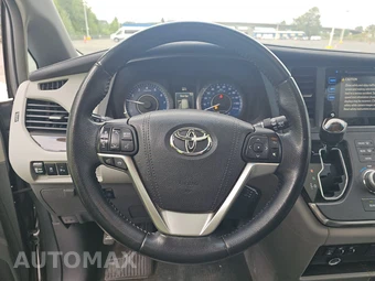 2015 Toyota Sienna XLE 8-Passenger 119.3" WB - miniatura 10