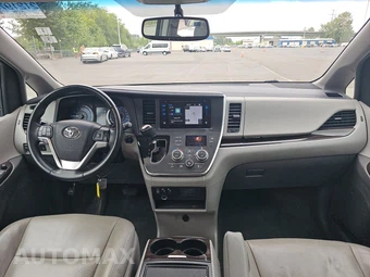 2015 Toyota Sienna XLE 8-Passenger 119.3" WB - miniatura 11