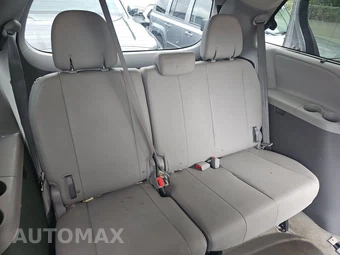 2015 Toyota Sienna XLE 8-Passenger 119.3" WB - miniatura 14
