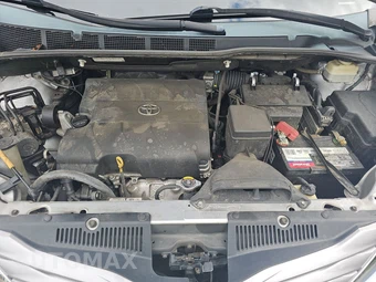 2015 Toyota Sienna XLE 8-Passenger 119.3" WB - miniatura 16