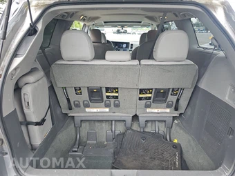 2015 Toyota Sienna XLE 8-Passenger 119.3" WB - miniatura 17