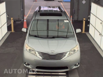 2015 Toyota Sienna XLE 8-Passenger 119.3" WB - miniatura 2