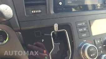 2015 Toyota Sienna XLE 8-Passenger 119.3" WB - miniatura 37